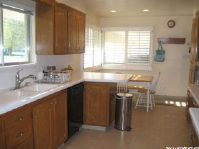 335 N 100 E, Farmington, UT 84025 — photo 2