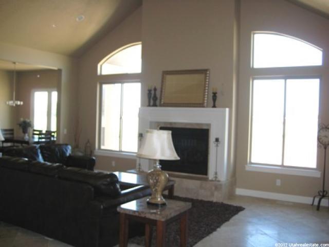 388 W Paddock Ln, Kaysville, UT 84037 — photo 2