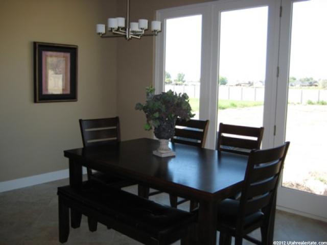 388 W Paddock Ln, Kaysville, UT 84037 — photo 4