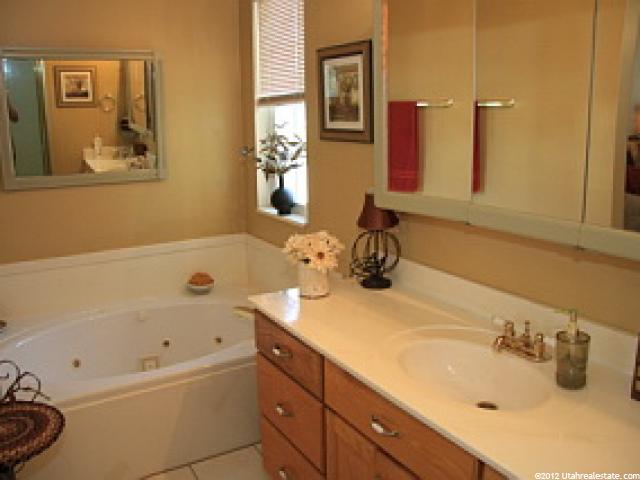 946 W 1850 N, West Bountiful, UT 84010 — photo 4