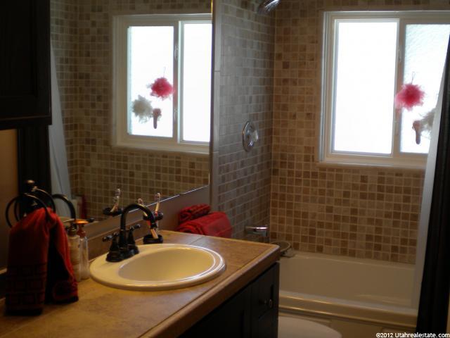 241 E 2025 S, Clearfield, UT 84015 — photo 8
