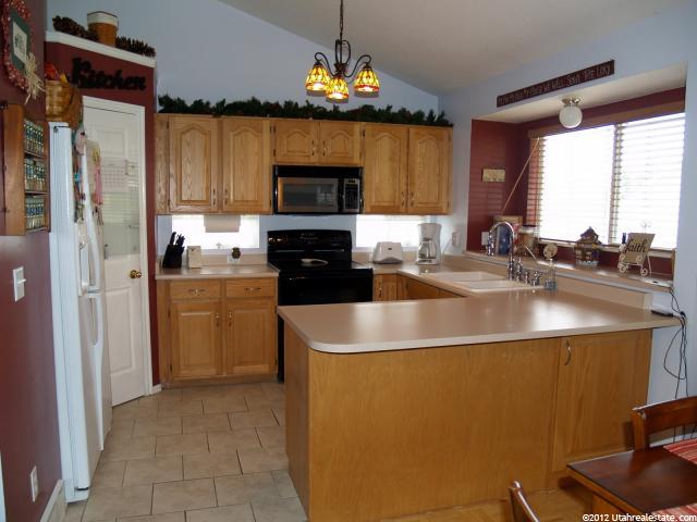 1095 N 175 E, Layton, UT 84041 — photo 11