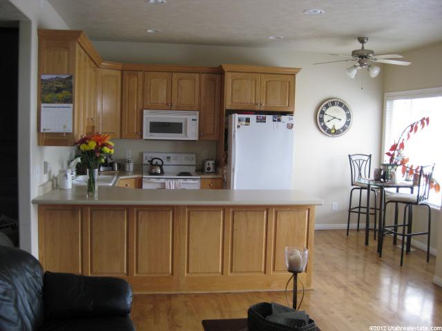 213 E White Spruce Cv S, Sandy, UT 84070 — photo 3
