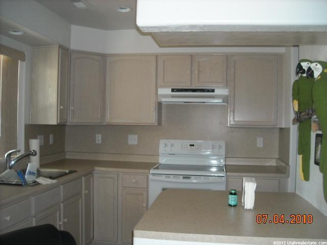 813 S Stonecreek Dr, River Heights, UT 84321 — photo 2