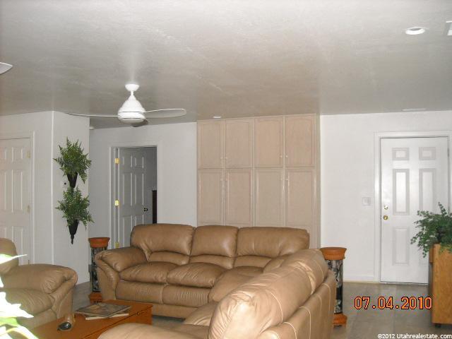 813 S Stonecreek Dr, River Heights, UT 84321 — photo 3