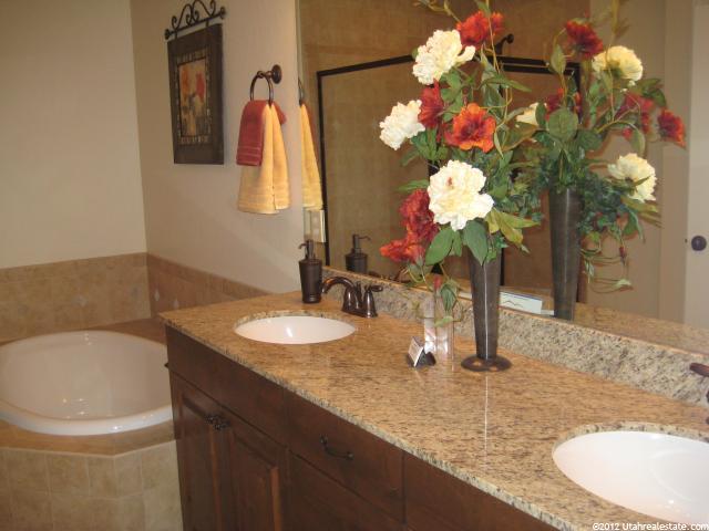 7208 S Viansa Ct, Midvale, UT 84047 — photo 8