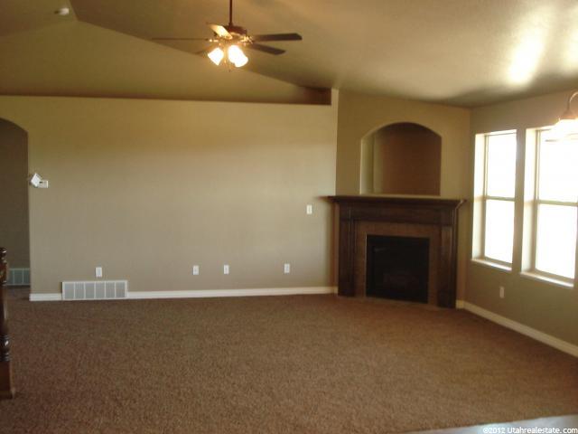 827 W 200 N, Clearfield, UT 84015 — photo 2