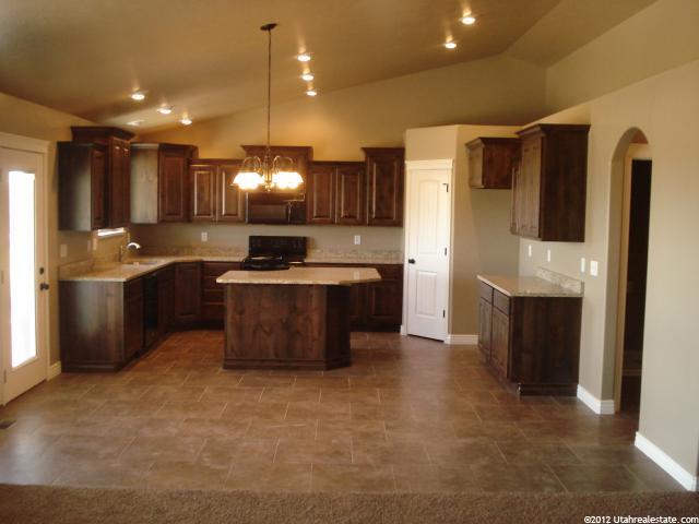 827 W 200 N, Clearfield, UT 84015 — photo 6