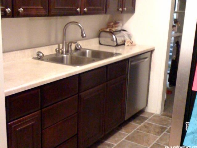 941 Vitt Dr, Ogden, UT 84404 — photo 2
