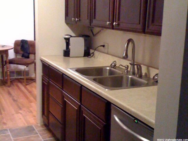 941 Vitt Dr, Ogden, UT 84404 — photo 3