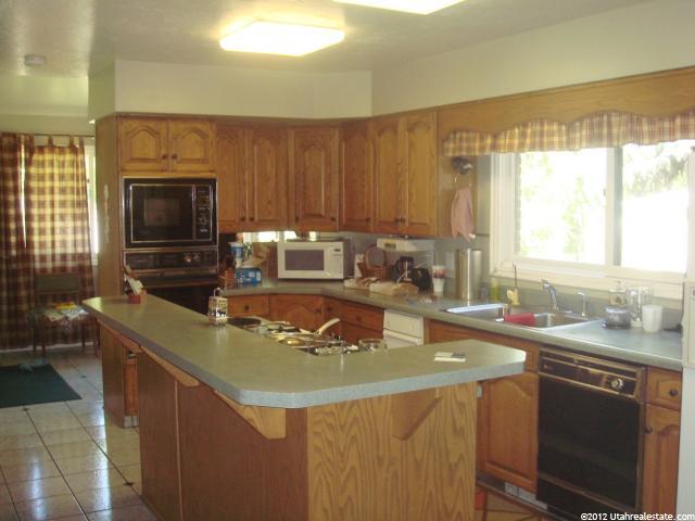 5076 S 2100 E, Holladay, UT 84117 — photo 9