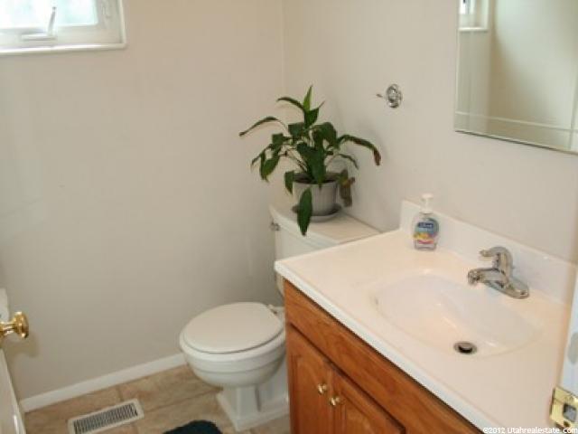5267 S 935 E, Murray, UT 84117 — photo 9