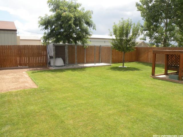 228 E Ashbrook Cir, Midvale, UT 84047 — photo 2