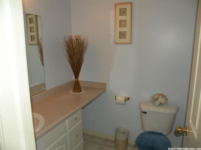 228 E Ashbrook Cir, Midvale, UT 84047 — photo 11