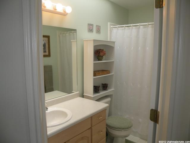 228 E Ashbrook Cir, Midvale, UT 84047 — photo 10
