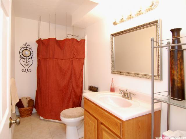 1073 W 2450 N, Layton, UT 84041 — photo 9