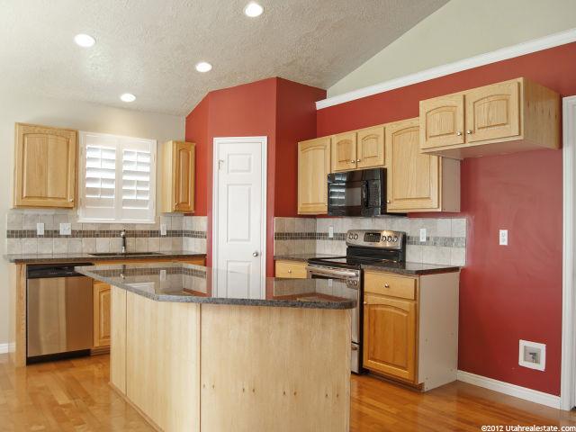2403 W 2375 N, Clinton, UT 84015 — photo 9