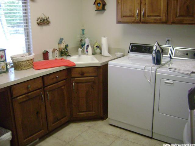 1813 N 1775 W, Farr West, UT 84404 — photo 7