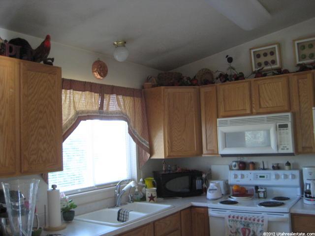 5530 S 3275 W, Roy, UT 84067 — photo 2