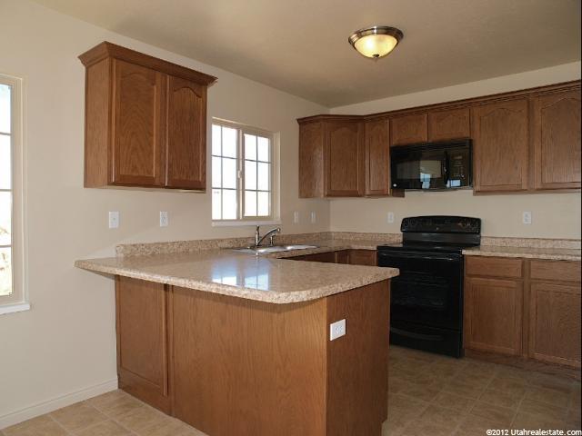 929 E Chris Cir S, Clearfield, UT 84015 — photo 2