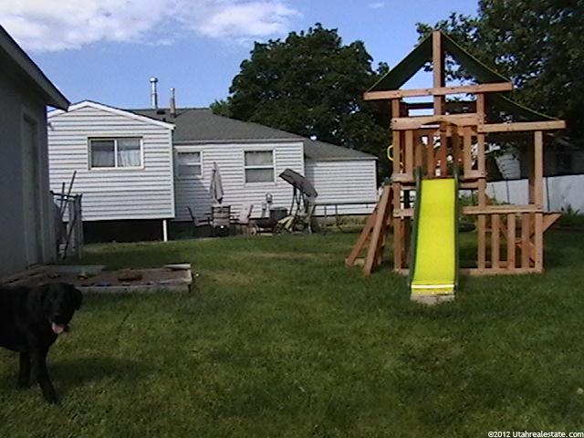 568 E Maple Dr S, Clearfield, UT 84015 — photo 3