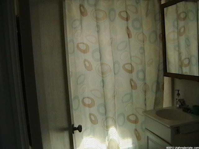 568 E Maple Dr S, Clearfield, UT 84015 — photo 4