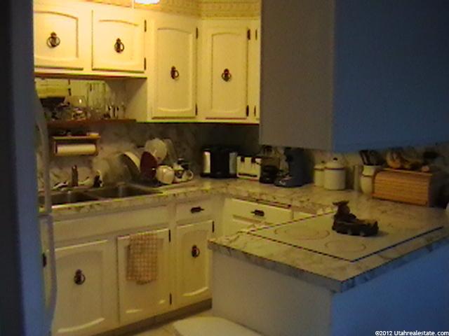 568 E Maple Dr S, Clearfield, UT 84015 — photo 6