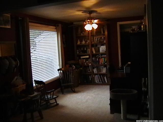568 E Maple Dr S, Clearfield, UT 84015 — photo 7