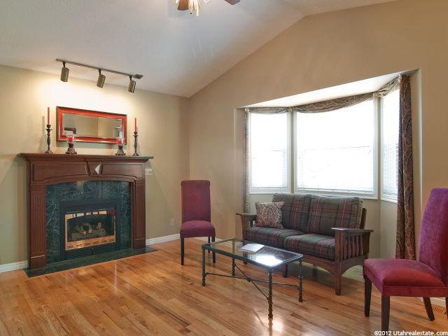 2112 N Sunset Dr, Layton, UT 84040 — photo 2
