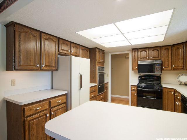 2112 N Sunset Dr, Layton, UT 84040 — photo 4