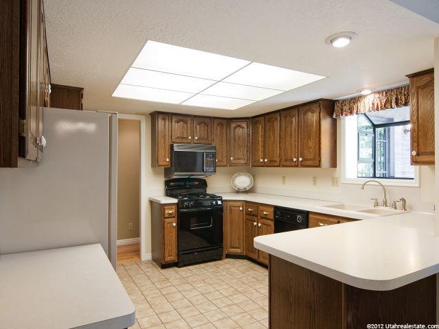 2112 N Sunset Dr, Layton, UT 84040 — photo 5