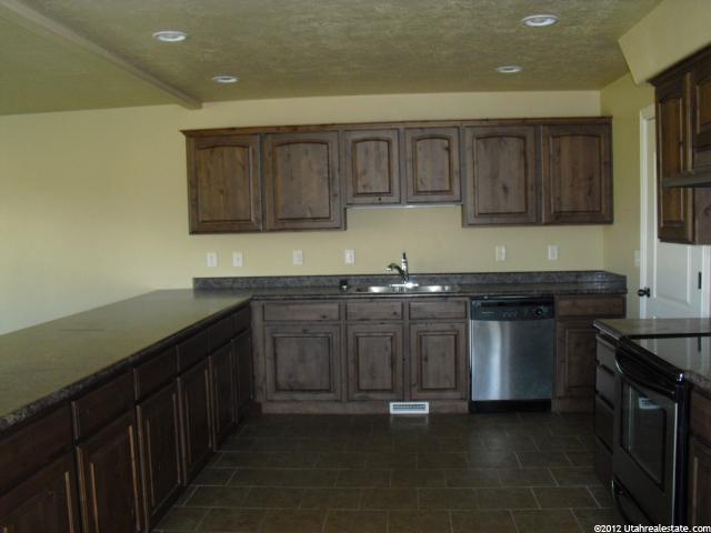 404 N 700 W, Vernal, UT 84078 — photo 2