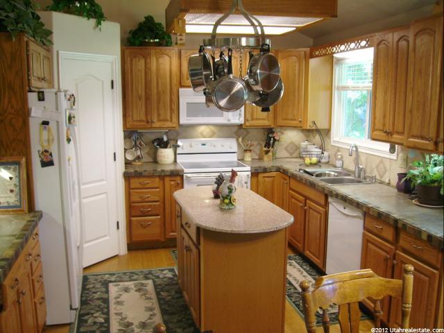 968 E Cherry Ln, Layton, UT 84040 — photo 3