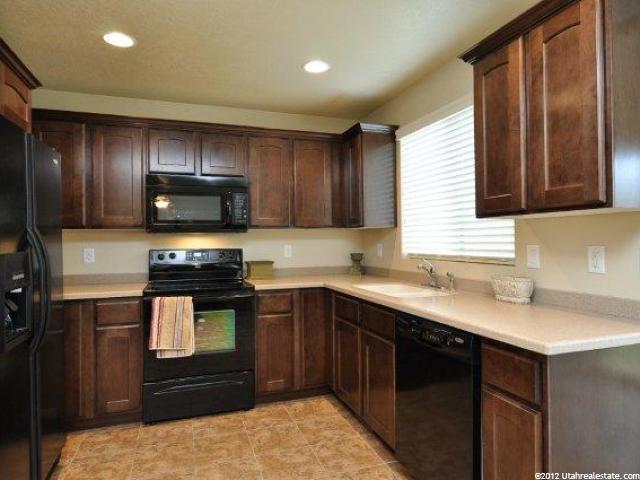 2528 S Laurel St, West Haven, UT 84401 — photo 3