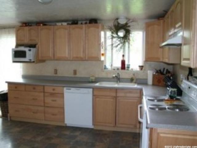 594 W 2050 N, West Bountiful, UT 84087 — photo 3