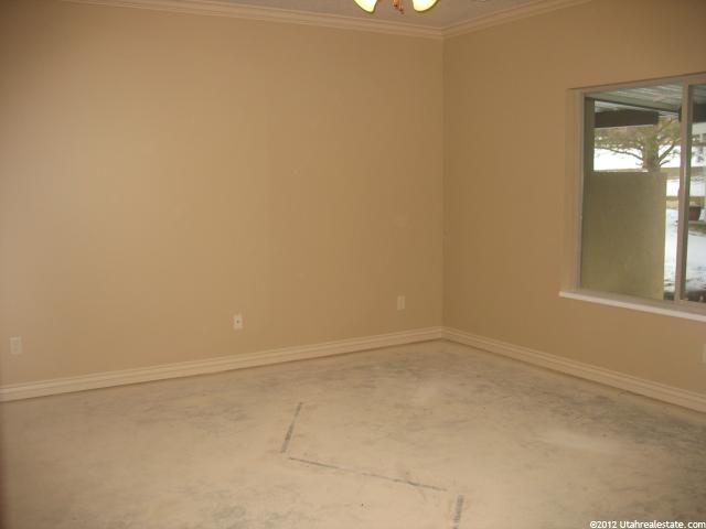 16 Lankshire Dr, Pleasant View, UT 84414 — photo 9