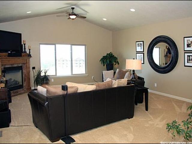 192 E Edgecrest Ln, North Salt Lake, UT 84054 — photo 2
