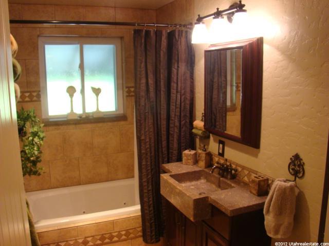 467 W 1875 N, Layton, UT 84041 — photo 5