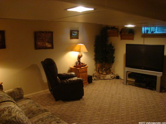 467 W 1875 N, Layton, UT 84041 — photo 9