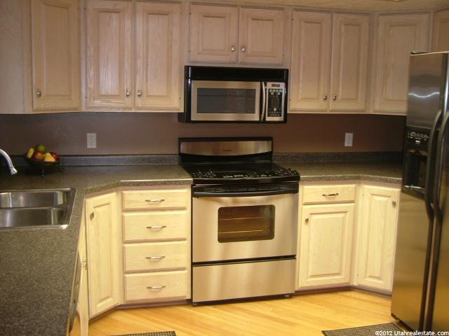 319 W 1375 N, Centerville, UT 84014 — photo 2