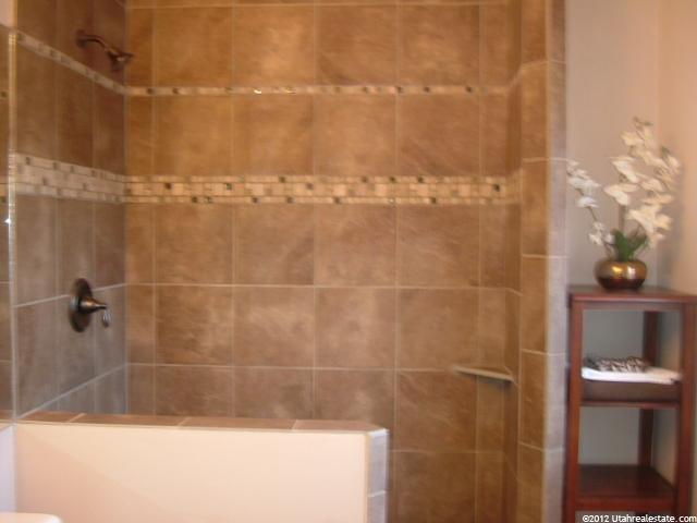 319 W 1375 N, Centerville, UT 84014 — photo 6