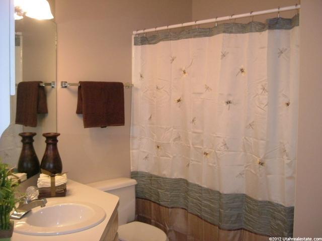 319 W 1375 N, Centerville, UT 84014 — photo 9