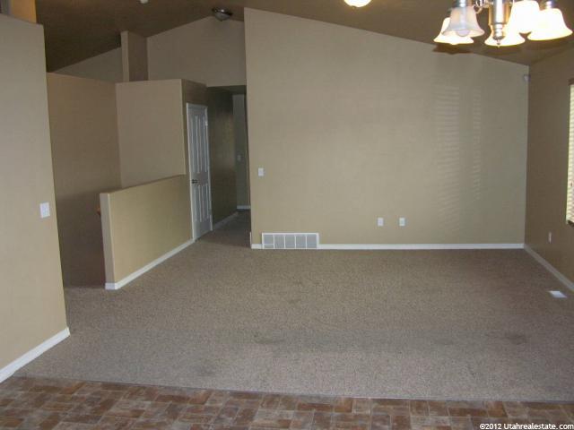 206 E Box Elder Dr, Grantsville, UT 84029 — photo 3