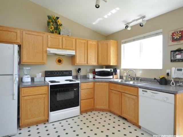 1754 N 2275 W, Clinton, UT 84015 — photo 5