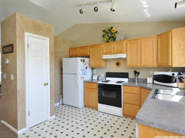 1754 N 2275 W, Clinton, UT 84015 — photo 6