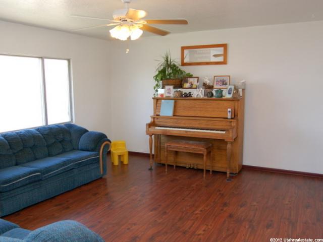 270 W 2400 S, Clearfield, UT 84015 — photo 3
