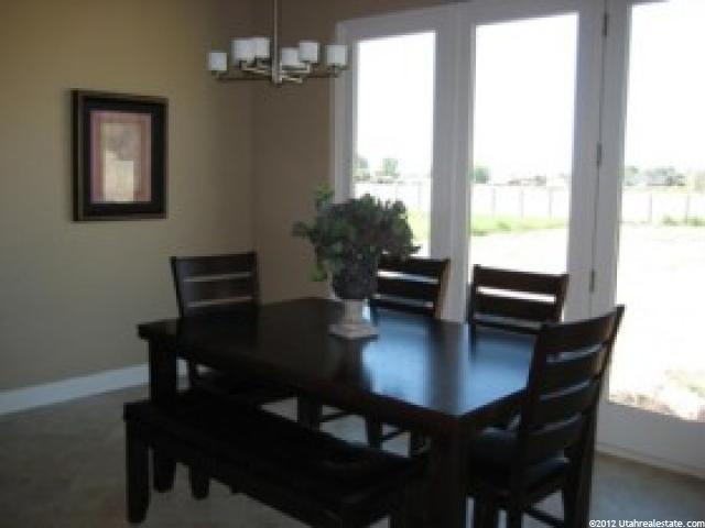 388 W Paddock Ln S, Kaysville, UT 84037 — photo 3