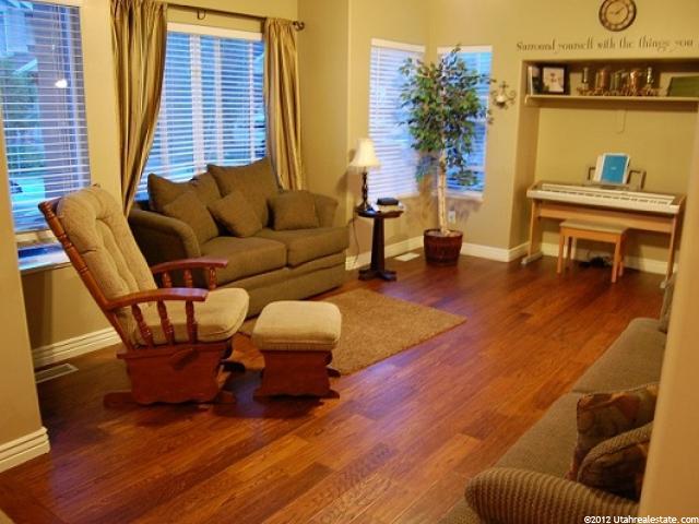 708 S Clearwater Falls Dr, Layton, UT 84041 — photo 2