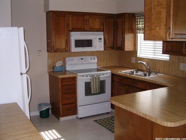 98 S 1000 E, River Heights, UT 84321 — photo 4