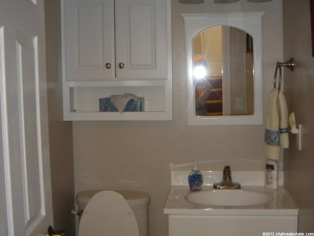 98 S 1000 E, River Heights, UT 84321 — photo 9